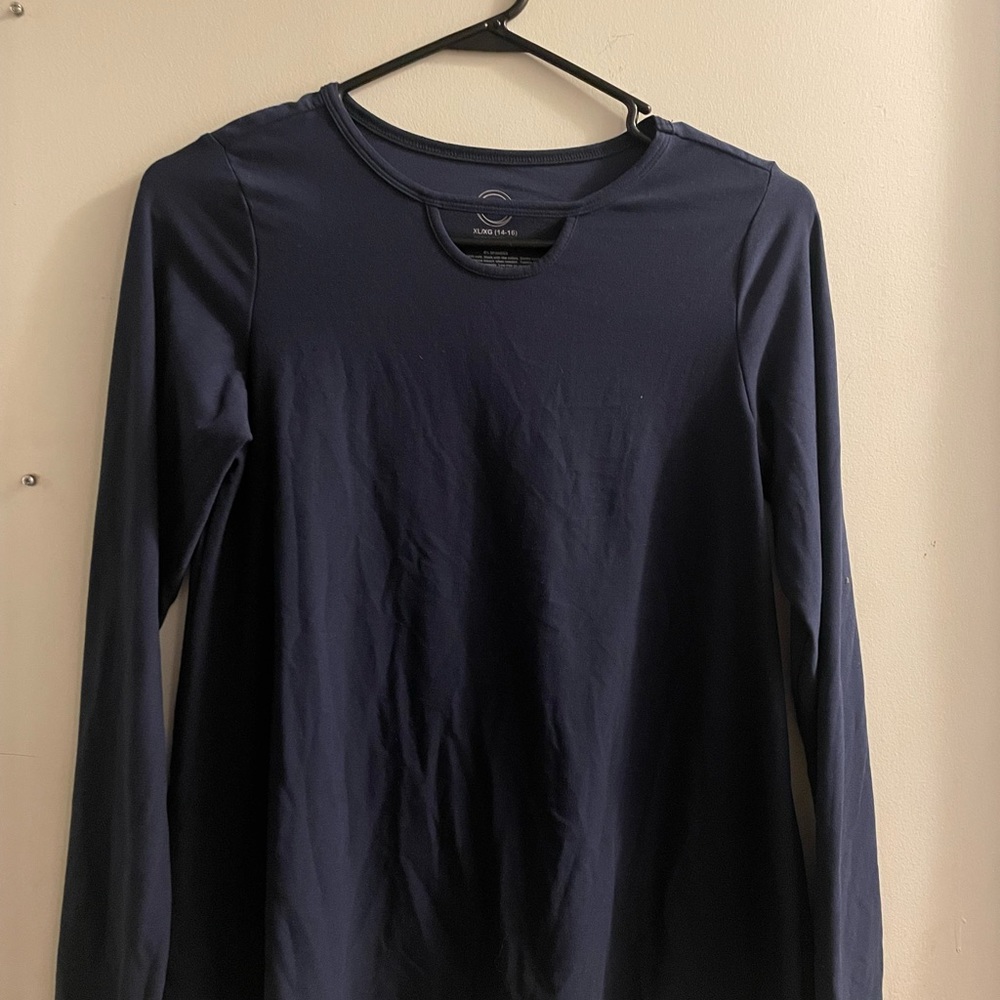 Long sleeved dark blue shirt.